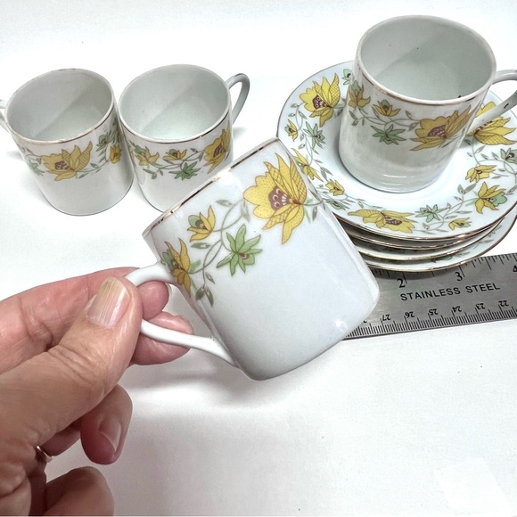Vintage set of Demitasse cups & saucers made in China set of 4 - Picture 6 of 7